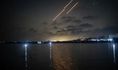 СТАВА НАПЕЧЕНО: Израел обяви извънредно положение, някои нехаят на плажа