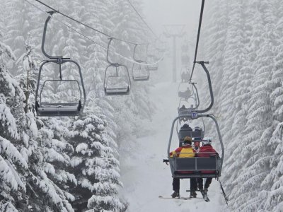 Мъж е със спукан череп след побой пред седалков лифт в Банско