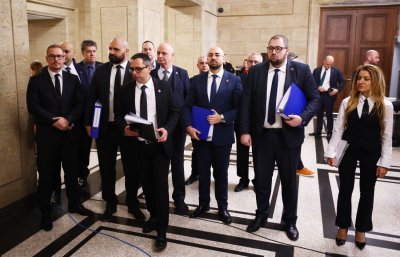 ОКОНЧАТЕЛНО: 15 партии и 12 коалиции тръгват към изборите