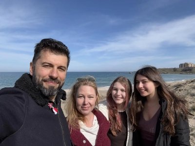 Кирил Петков се появи на много любопитно място