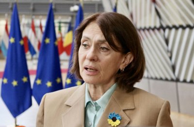 Надежда Нейнски: В МВнР работят 56 дипломати в пенсионна възраст