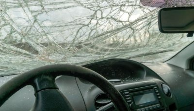 Шофьор се размаза в бетонно съоръжание край Ловеч