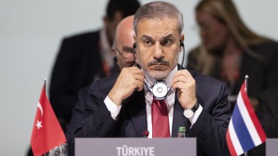 Турският външен министър спешно се обади на иранския си колега 