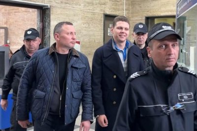 Гаранции от по 5000 евро за украинците, обвинени в износ на платки за дронове камикадзе от Пловдив