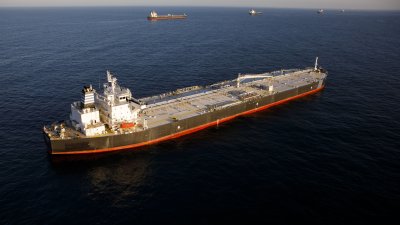 Иран заплаши да потопи всеки кораб, минал през Ормузкият проток