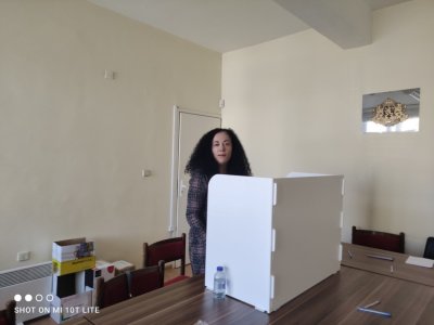 "Горещият картоф" за вота: МС прехвърли отговорността за параваните на общините