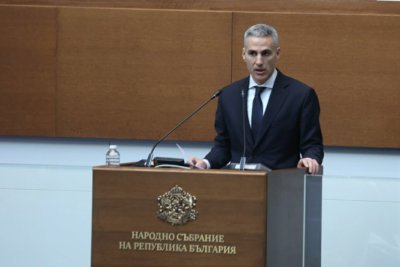 ТАЙНА УГОВОРКА: Уредил ли се е Гюров на "хранилка" в ББР?