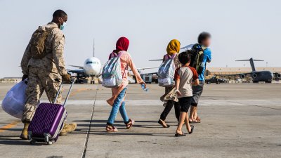 Още 10 българи са евакуирани нощес по суша 