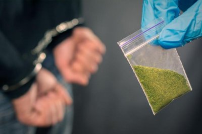 Петима задържани с дрога в Радомир и Перник