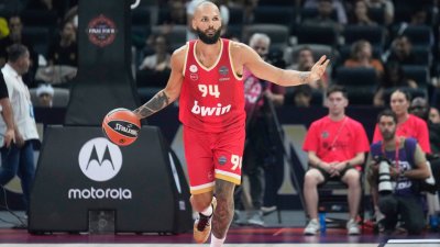 Олимпиакос с победа №20