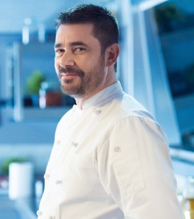 Шеф Ангелов си учи обидите по сценарий