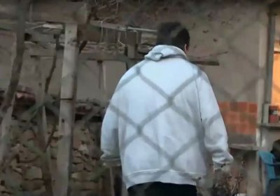 Снимки на вързано 13-годишно момче разтърсиха Лясковец