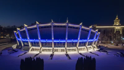 Дворецът на културата и спорта във Варна грейна с ново осветление