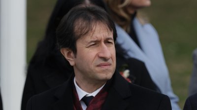 Режат заплатите на върхушката в Пощите