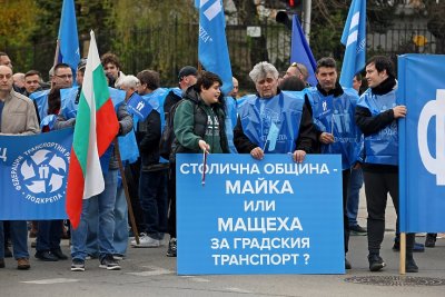 Наглите автобусни шофьори пак протестират