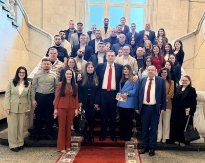 Пеевски посрещна младежи от Шумен в Музея на сглобката