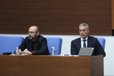 Гюров иска да разкара американските самолети, не им намира място