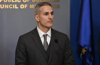 Премиерът Гюров участва на ключова среща за ядрената енергия в Париж