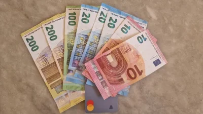 Служител на районно кметство във Варна е обвинен, че е взел 1500 евро подкуп