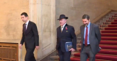 Временно управляващият посолството на САЩ &bdquo;спря&ldquo; излъчването на брифинга в МС