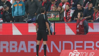 Германски фен "дръпна шалтера" на ВАР, за да няма дузпа срещу любимците му