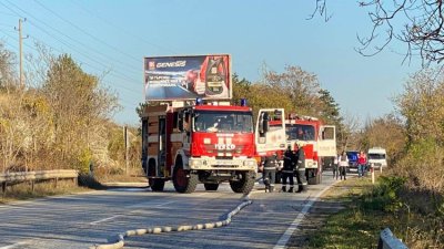 Горящ автобус предизвика километрични тапи на пътя Казанлък - Стара Загора