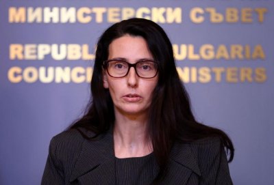 Душевната нестабилност на някои членове на служебния кабинет като вманиачения