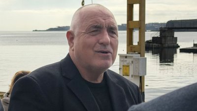 Бойко се гъбарка: Досега Радев беше пилот на самолет, вече е космонавт