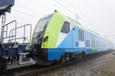 2 нови електрически влака "Шкода" вече пътуват към България