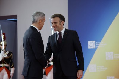 РЕНЕСАНС НА АЕЦ-А: Гюров е в Париж на среща с Макрон