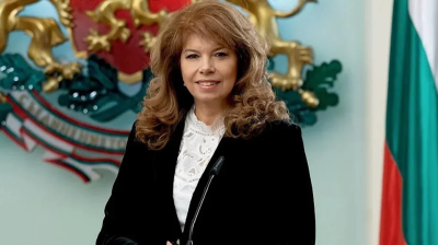 Ето коя ергенка е двойничка на Илияна Йотова