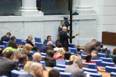 Депутатите бачкат за последно в четвъртък, излизат във "ваканция" за кампанията 