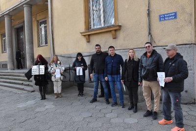Протест срещу насилието над жени се проведе пред хасковския съд (СНИМКИ)