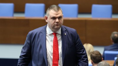 Делян Пеевски: ПП-ДБ явно обичат Америка, когато е на Сорос