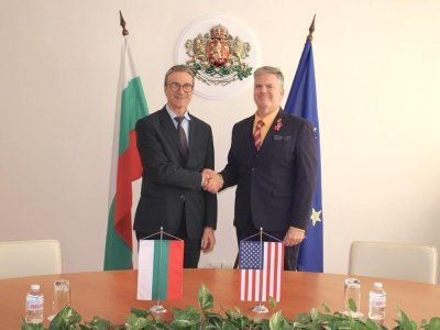 Трайков и временният американски посланик у нас обсъдиха удължаването на дерогацията на "Лукойл"