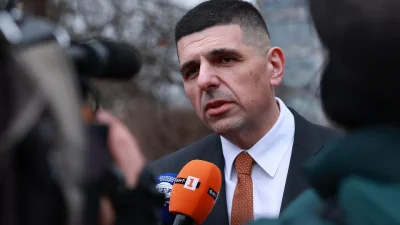 ДБ пусна сигнал за купувачи на гласове