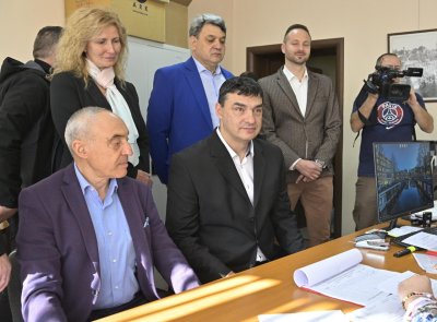 Дама разсипа клетника Владо Николов