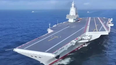 Китай стресна Пентагона с гигантски самолетоносач