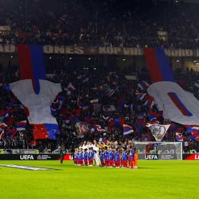 Фенове на Селта атакували с бухалки французи в бар