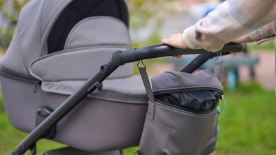 Екшън в Асеновград: Мъж с бебе превъртя от чакане пред мобилен оператор, нападна служителка 