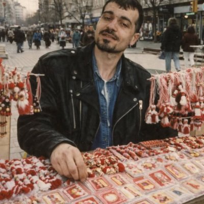 Познахте ли го? Продаваше мартеници, а днес тъне в лукс и се изявява като морален стожер