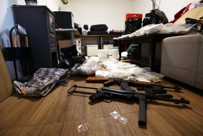 Остава в ареста мъжът, хванат с над 20 кг дрога и незаконно оръжие 