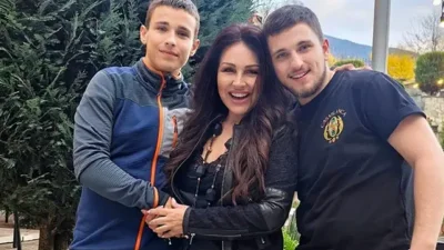 Фолкзвездата Рени проплака: Израел взе сина ми в армията!