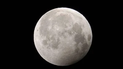 Голям астероид ще прелети край Луната