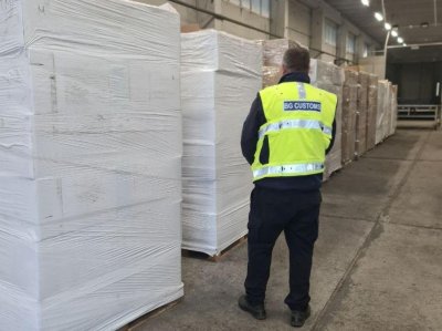 Спряха 4 милиона къса цигари на Кулата (СНИМКИ)