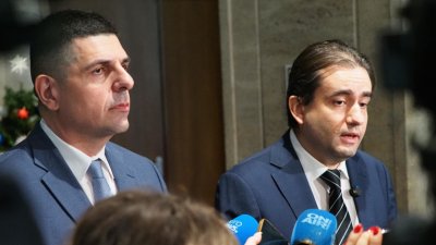 Божанов брани Божанков, ДБ го искат в листите