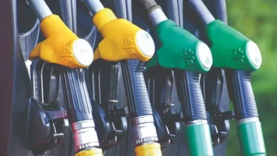 Гърци прескачат границата за евтин бензин у нас