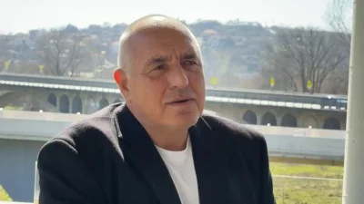 След лебеда: Борисов се снима и с Кольо Фичето