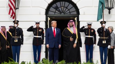 Принцът на Саудитска Арабия подкокоросвал Тръмп да удря силно иранците