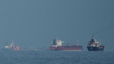 Тръмп доволен: Петролни танкери вече прекосяват Ормузкия проток